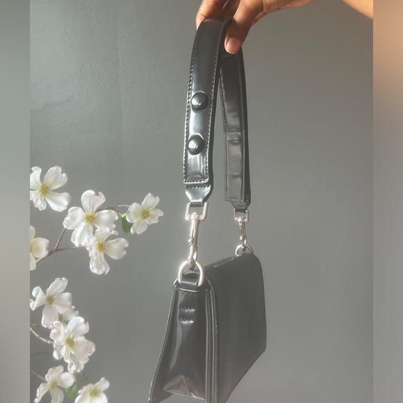 ZARA: Black shoulder bag with flap - Picture 6 of 9